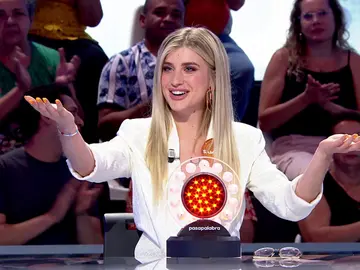 Roberto Leal consigue que Samantha Gilabert cante un fragmento de ‘Música ligera’ de Ana Mena Roberto Leal consigue que Samantha Gilabert cante un fragmento de ‘Música ligera’ de Ana Mena