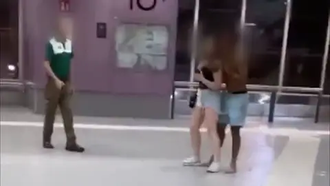 El conductor y la rehén El conductor y la rehén