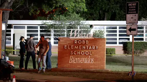 la Escuela Primaria Robb en Uvalde, Texas (EE.UU.) la Escuela Primaria Robb en Uvalde, Texas (EE.UU.)