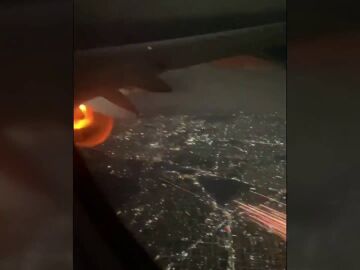 La turbina del avión en llamas