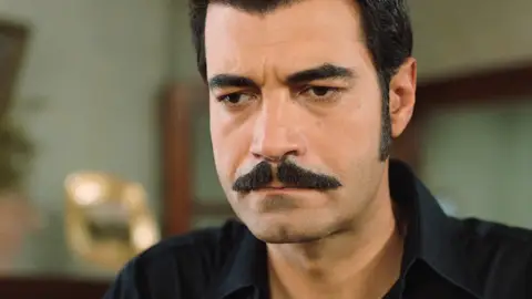 Demir no quiere aceptar las condiciones de Sevda: ¿Dejará que Züleyha vaya a la cárcel? Demir no quiere aceptar las condiciones de Sevda: ¿Dejará que Züleyha vaya a la cárcel?