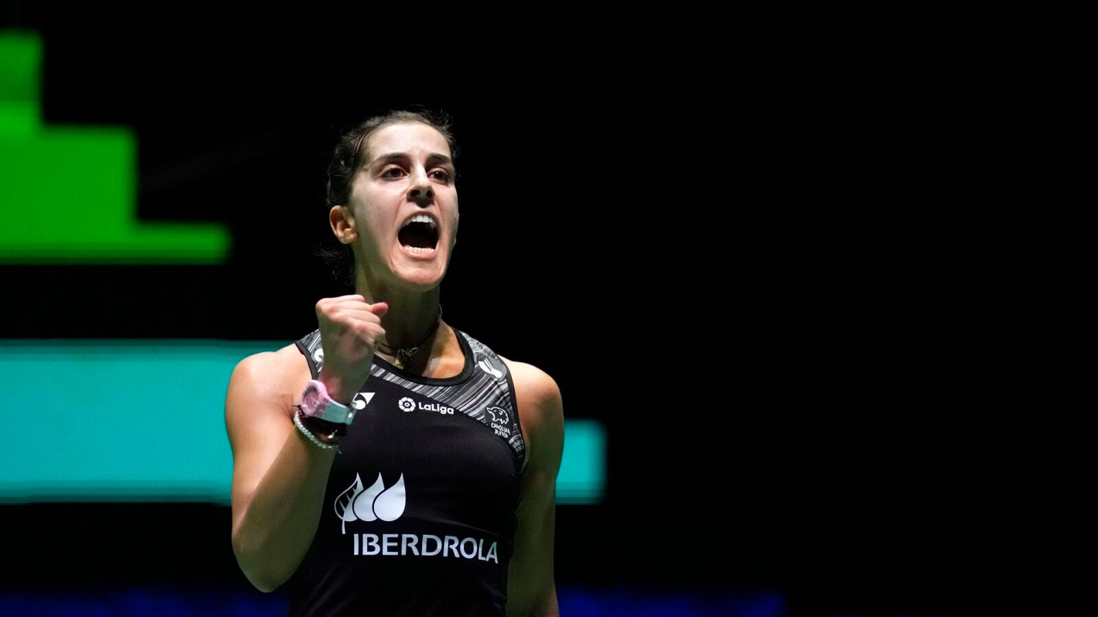 Carolina Marín salva 4 bolas de partido para meterse en cuartos del Mundial