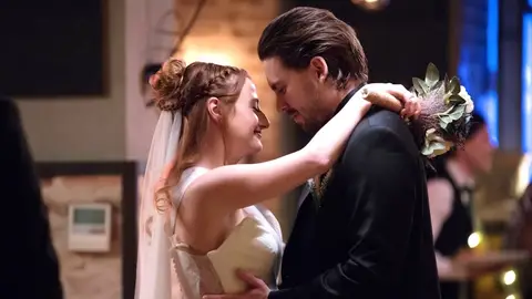 No te pierdas las fotografías inéditas de la boda de Nil y Selçuk en 'Infiel' No te pierdas las fotografías inéditas de la boda de Nil y Selçuk en 'Infiel'