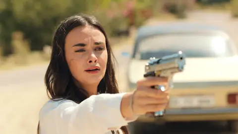 La rabia invade a Ümit y dispara contra Demir… ¡Pero él no recibe la bala! La rabia invade a Ümit y dispara contra Demir… ¡Pero él no recibe la bala!