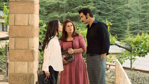 Demir libera a Ümit para que se marche junto a Sevda para siempre Demir libera a Ümit para que se marche junto a Sevda para siempre