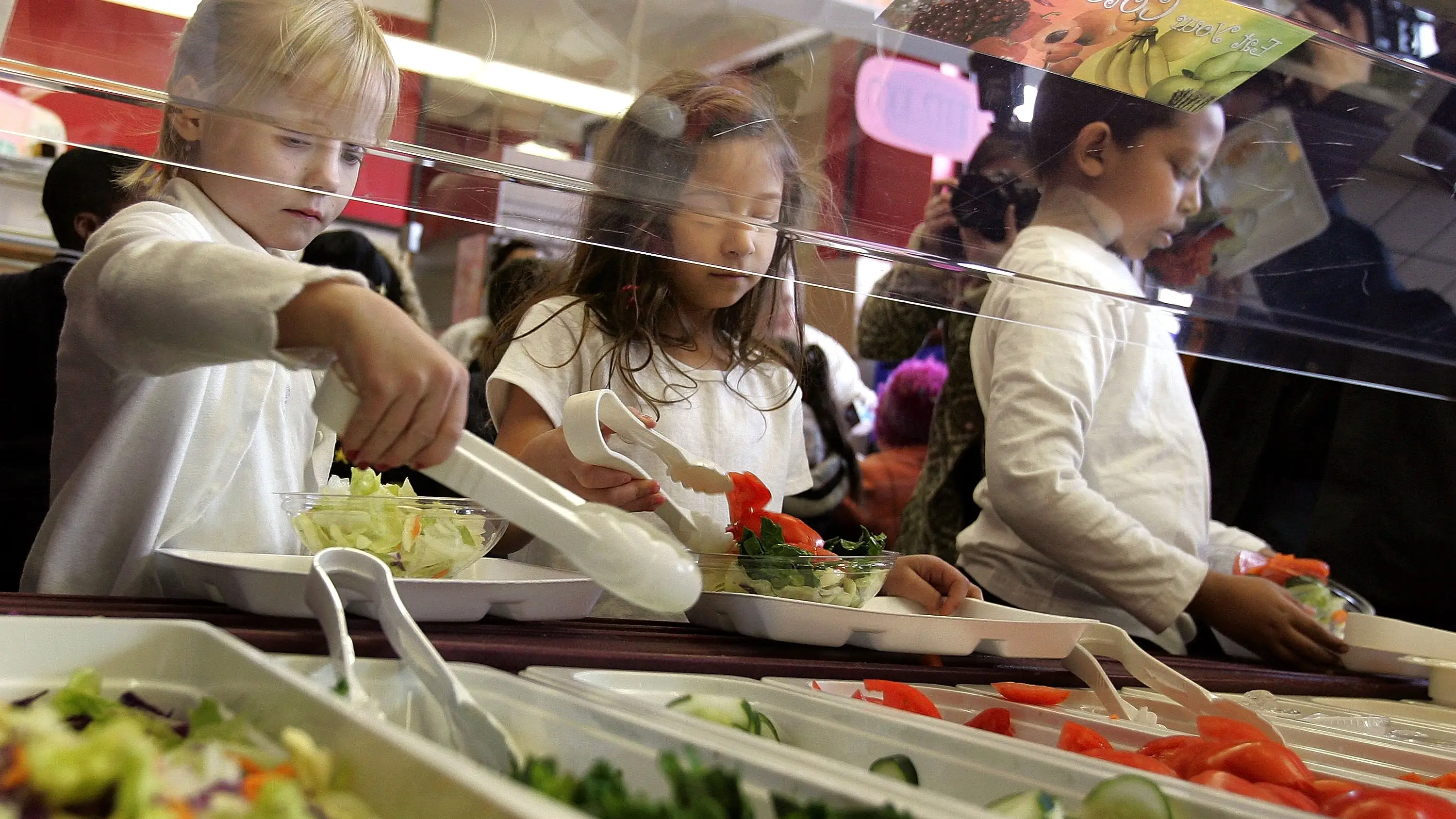 Becas de comedor escolar: Plazos, requisitos y d&oacute;nde solicitar las ayuda en cada comunidad