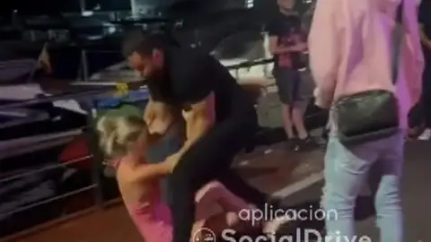 Varios porteros agreden a cuatro chicas Varios porteros agreden a cuatro chicas