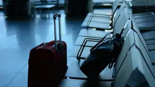 Una maleta en el aeropuerto Una maleta en el aeropuerto