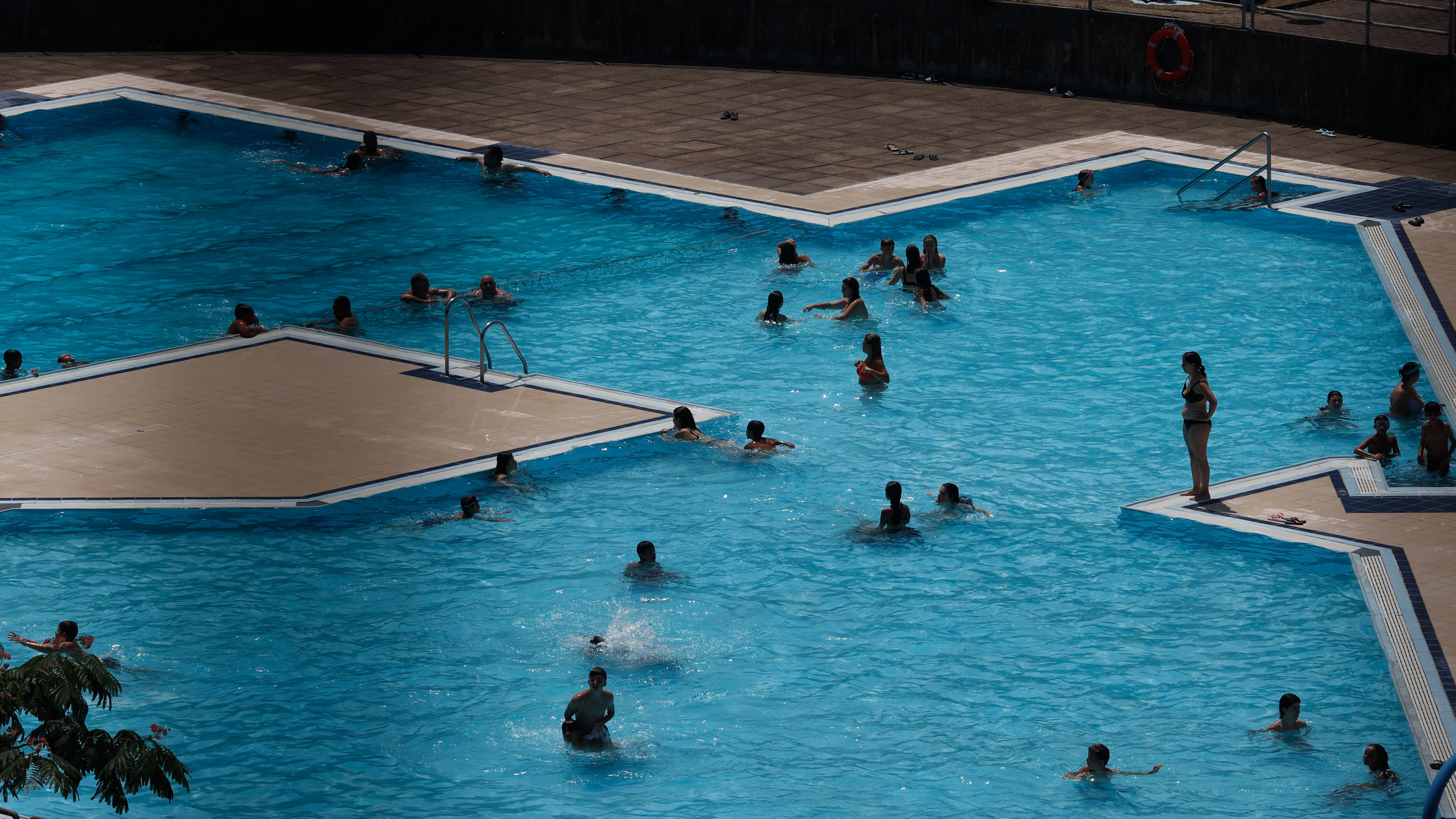 Foto de archivo de una piscina Foto de archivo de una piscina