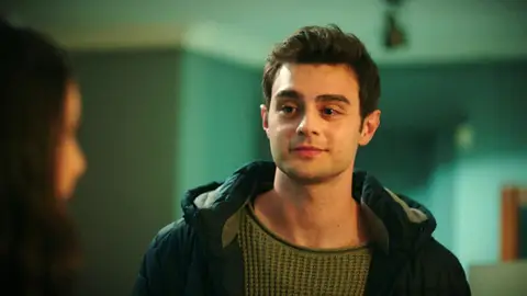 Las claves para entender la situación de Ömer en 'Hermanos' Las claves para entender la situación de Ömer en 'Hermanos'