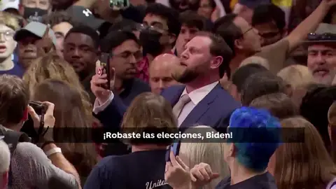 Un seguidor de Trump enfrentándose a Biden Un seguidor de Trump enfrentándose a Biden