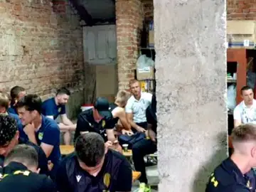 Los jugadores de Leópolis y Járkov en el búnker Los jugadores de Leópolis y Járkov en el búnker