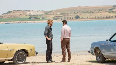 Fikret y Demir en el capítulo 101 de 'Tierra Amarga' Fikret y Demir en el capítulo 101 de 'Tierra Amarga'