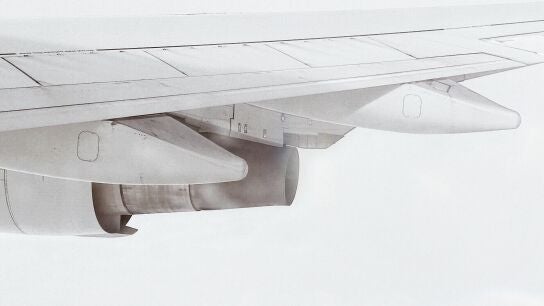 Ala y turbina de avi&oacute;n