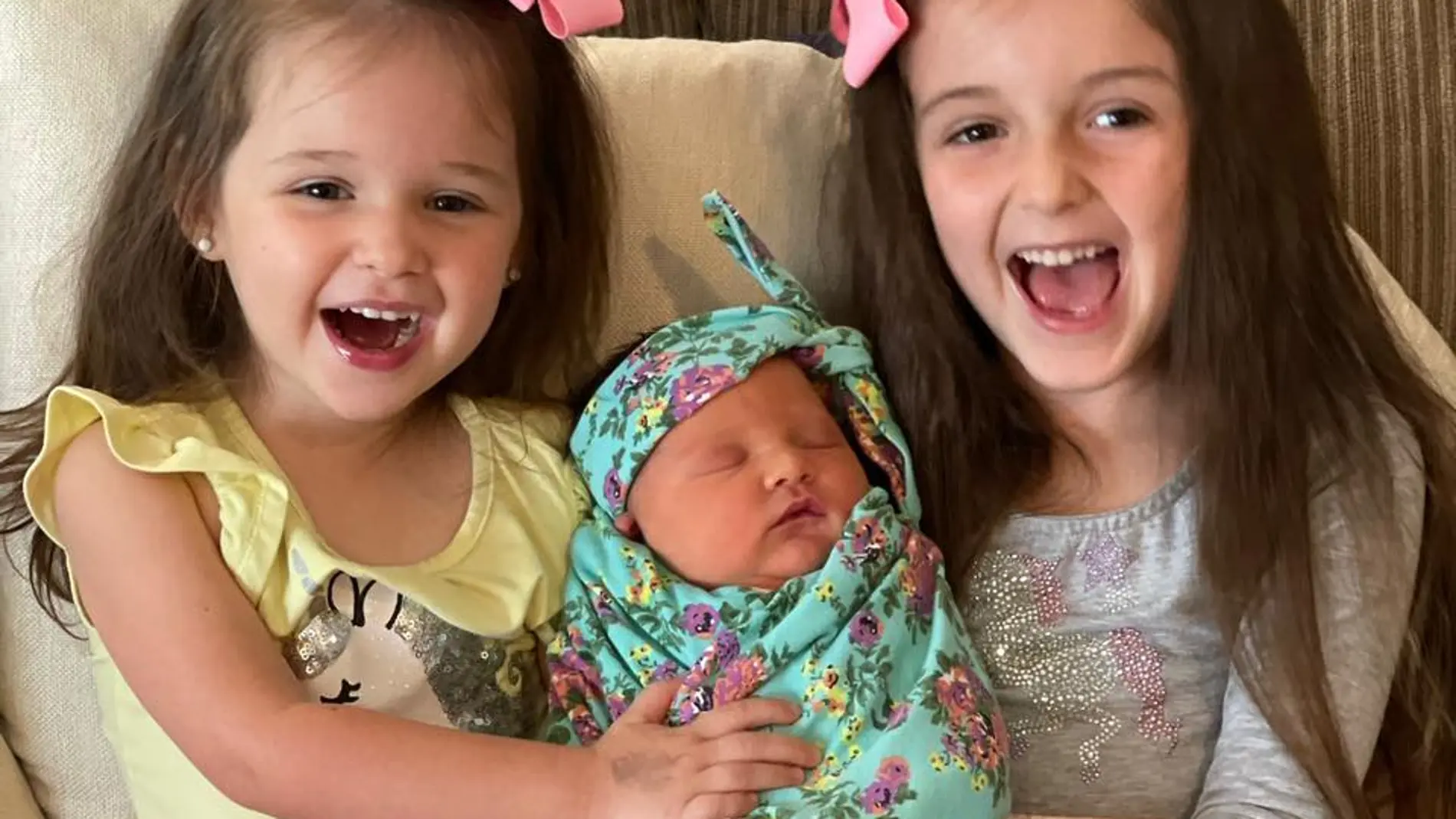 Las tres hermanas se llevan exactamente tres años de diferencia Las tres hermanas se llevan exactamente tres años de diferencia