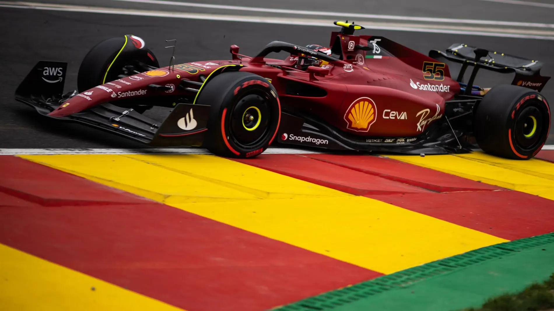 Carlos Sainz durante la clasificación en el GP de Bélgica