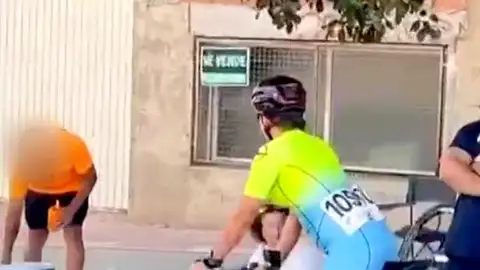 Cecilia se enfrenta a la persona que hizo el comentario Cecilia se enfrenta a la persona que hizo el comentario