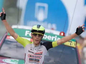Louis Meintjes entra a la meta el primero en Les Praeres Louis Meintjes entra a la meta el primero en Les Praeres