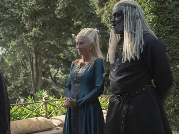 Viserys Targaryen con Corlys Velaryon y Rhaenys Targaryen en 'La Casa del Dragón' Viserys Targaryen con Corlys Velaryon y Rhaenys Targaryen en 'La Casa del Dragón'