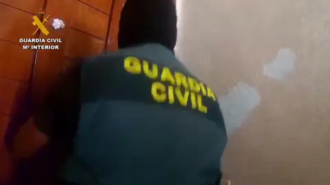 Momento en el que detienen a los 'falsos guardias' Tenerife