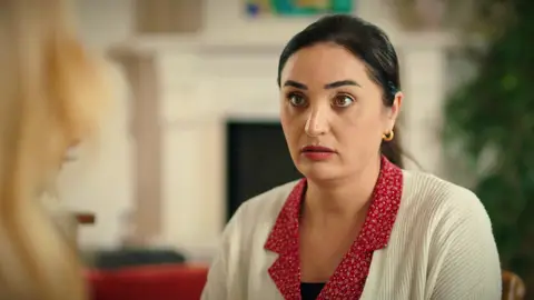 En el último capítulo de ‘Hermanos’: La relación entre Ömer y Suzan, cada vez más al descubierto por culpa de Şengül En el último capítulo de ‘Hermanos’: La relación entre Ömer y Suzan, cada vez más al descubierto por culpa de Şengül