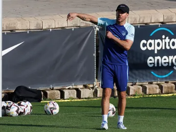 Simeone, durante un entrenamiento del Atlético de Madrid Simeone, durante un entrenamiento del Atlético de Madrid