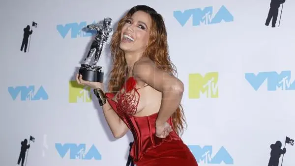 La artista Annita fue galardona con el premio a Mejor Latino