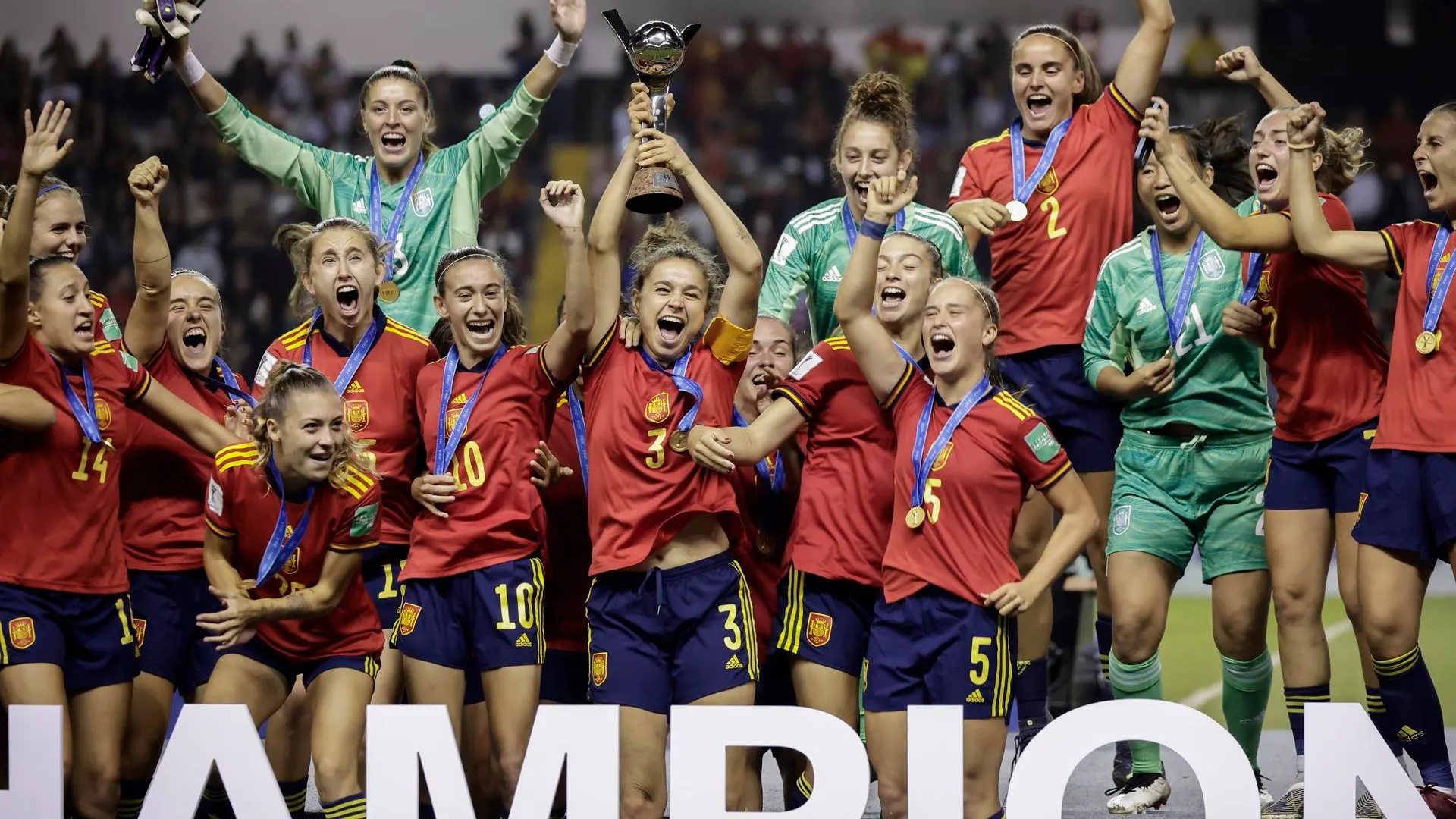 Las jugadoras españolas levantan la Copa del Mundo Las jugadoras españolas levantan la Copa del Mundo