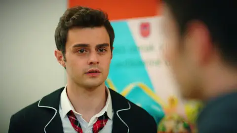 Esta noche en ‘Hermanos’: La vida de los Eren, a punto de cambiar por completo Esta noche en ‘Hermanos’: La vida de los Eren, a punto de cambiar por completo