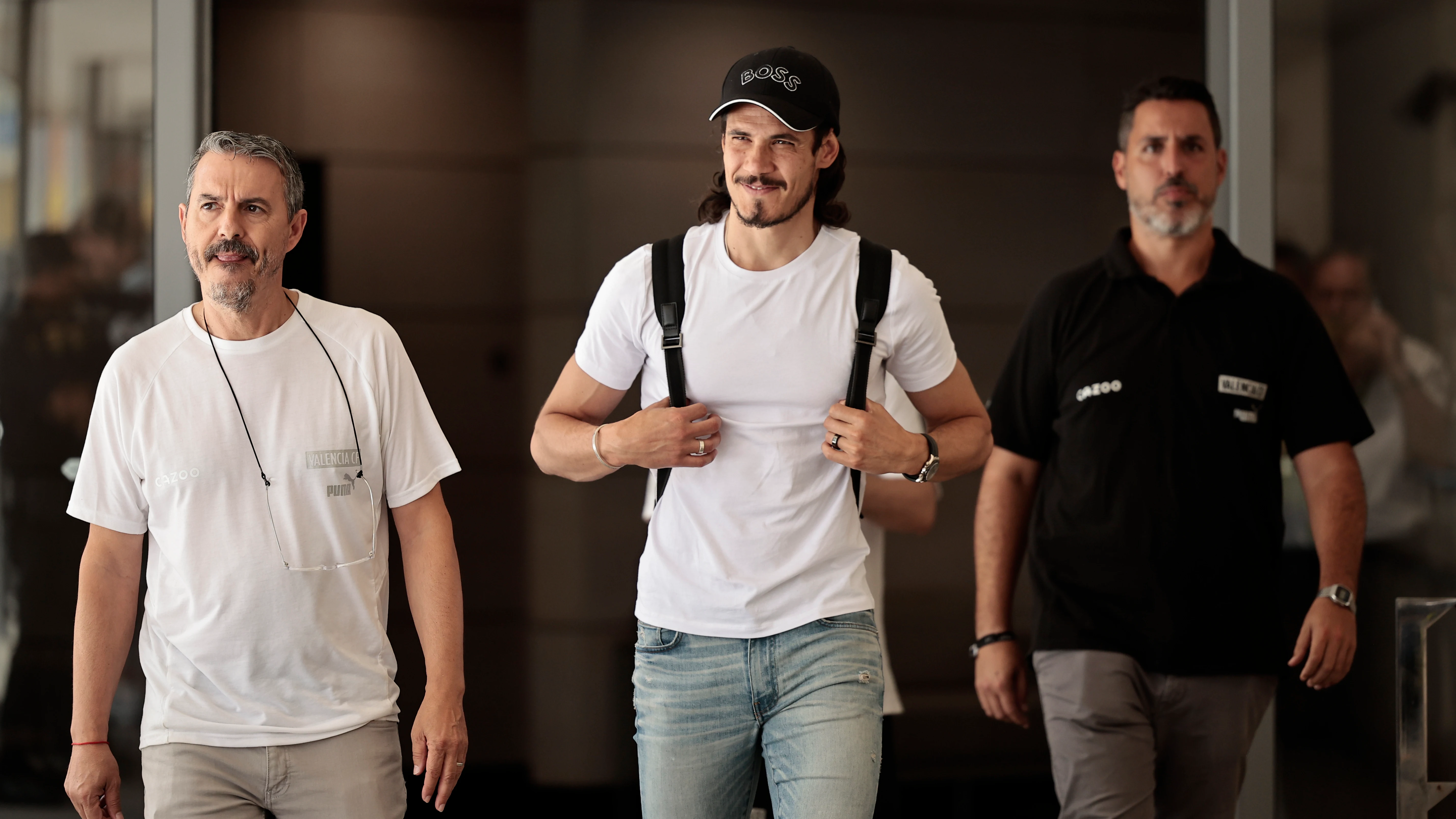 Cavani, en su llegada al aeropuerto para firmar por el Valencia CF Cavani, en su llegada al aeropuerto para firmar por el Valencia CF