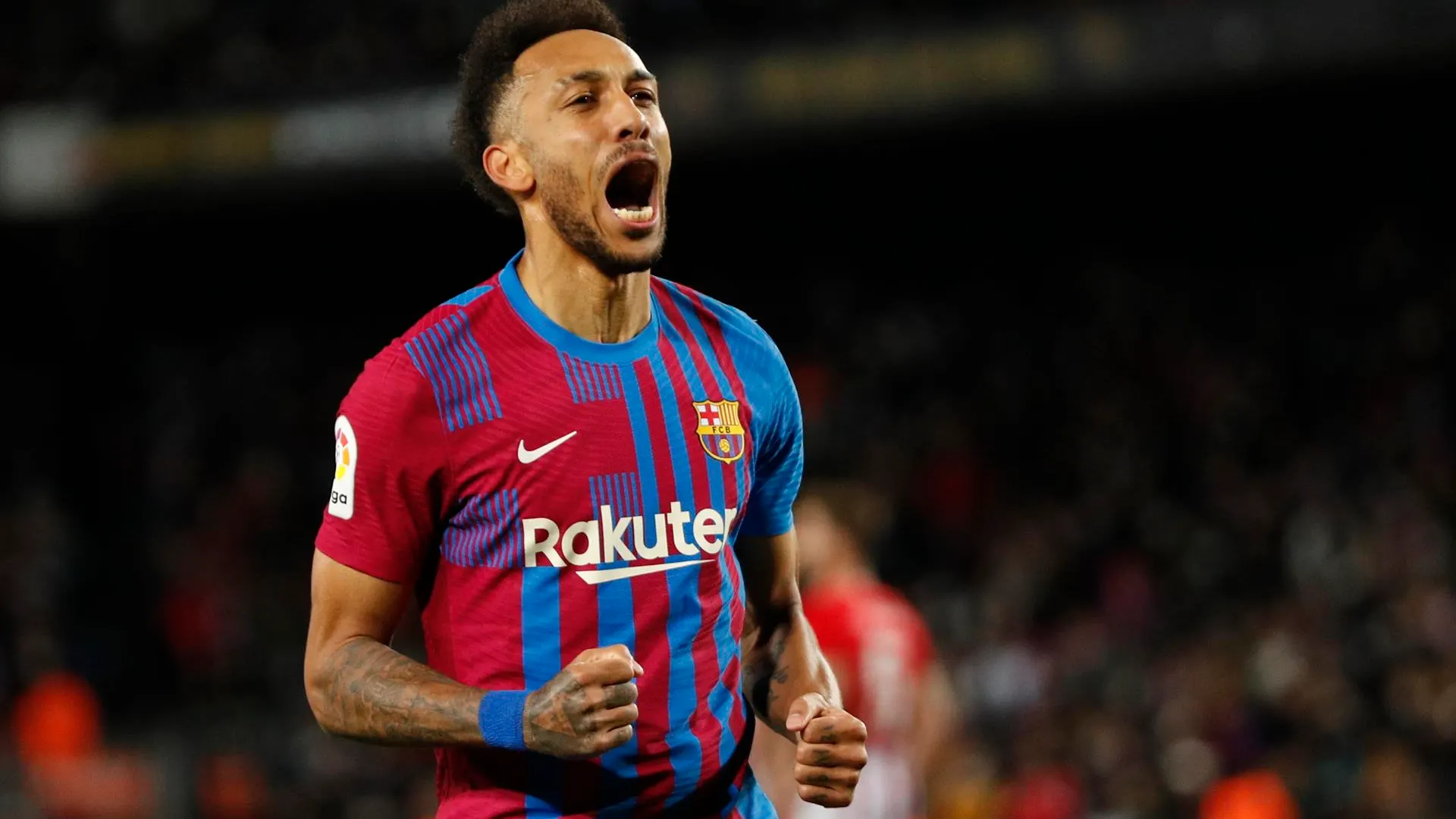 Encapuchados armados roban en casa de Aubameyang y golpean al futbolista Encapuchados armados roban en casa de Aubameyang y golpean al futbolista
