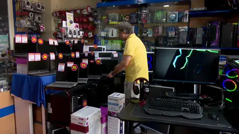 Comercio de una empresa de ordenadores Comercio de una empresa de ordenadores