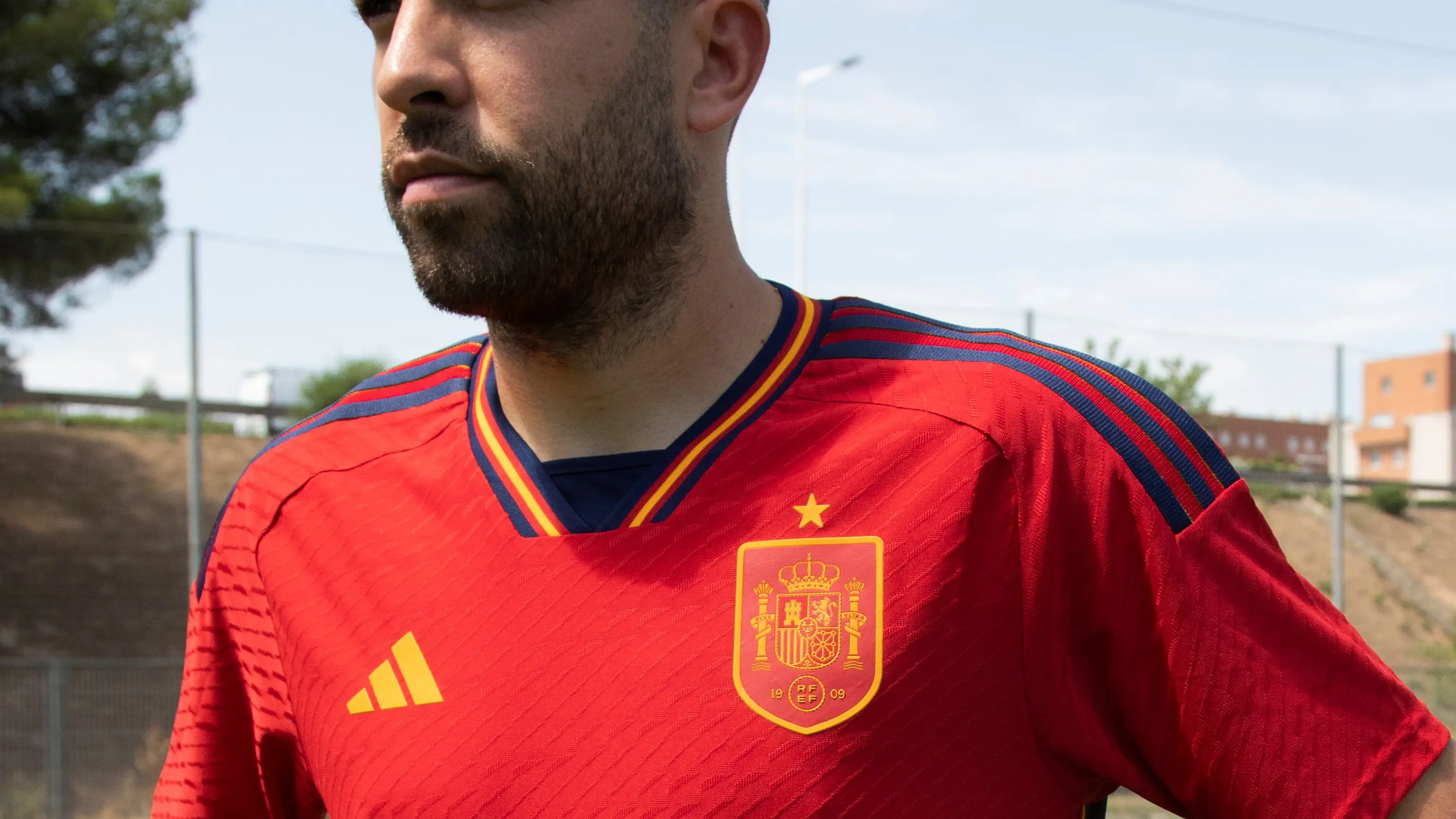 Jordi Alba con la nueva camiseta de Espa&ntilde;a