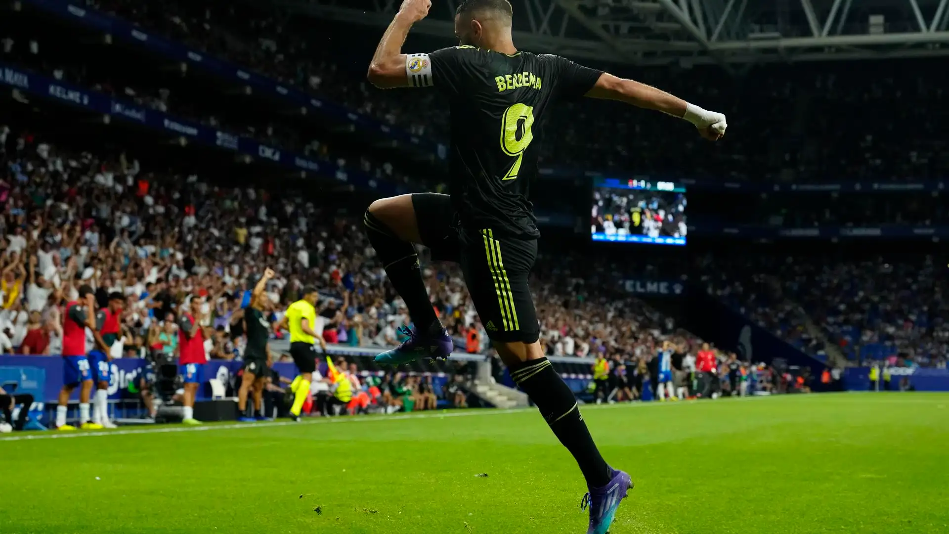 Benzema celebra un gol contra el Espanyol