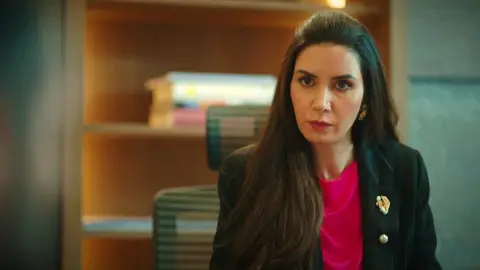 Suzan, dispuesta a todo para acabar con Akif: “Quiero ponerlo contra las cuerdas" Suzan, dispuesta a todo para acabar con Akif: “Quiero ponerlo contra las cuerdas"