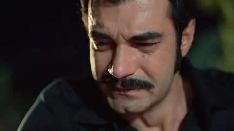 Demir entierra entre lágrimas el cuerpo de Sevda: “Perdóname, esto no debía terminar así" Demir entierra entre lágrimas el cuerpo de Sevda: “Perdóname, esto no debía terminar así"