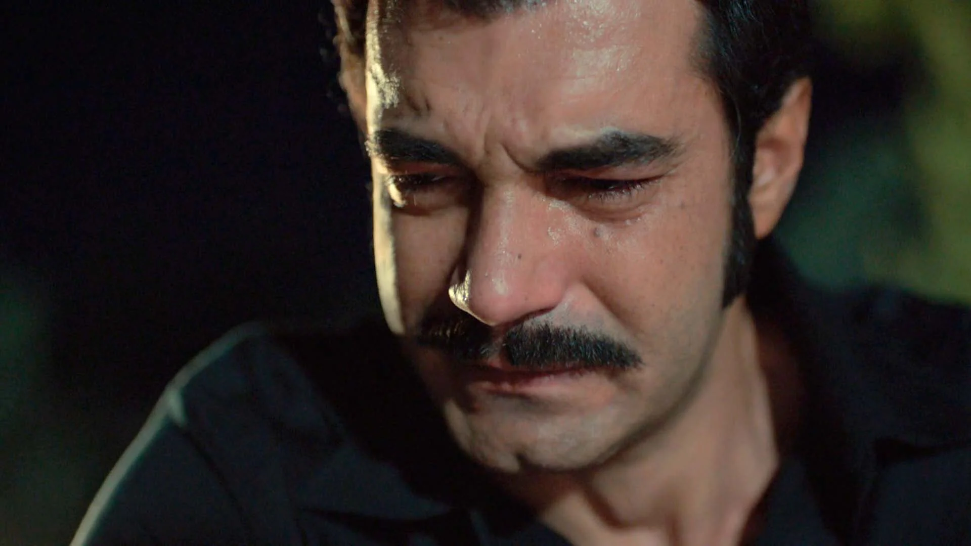 Demir entierra entre lágrimas el cuerpo de Sevda: “Perdóname, esto no debía terminar así"