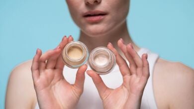 'Glasses concealer' la nueva manera de ponerte corrector que se ha hecho viral en Tik Tok