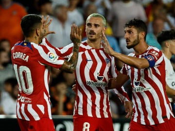 Griezmann celebra su gol frente al Valencia en Mestalla en la 3ª jornada de LaLiga.