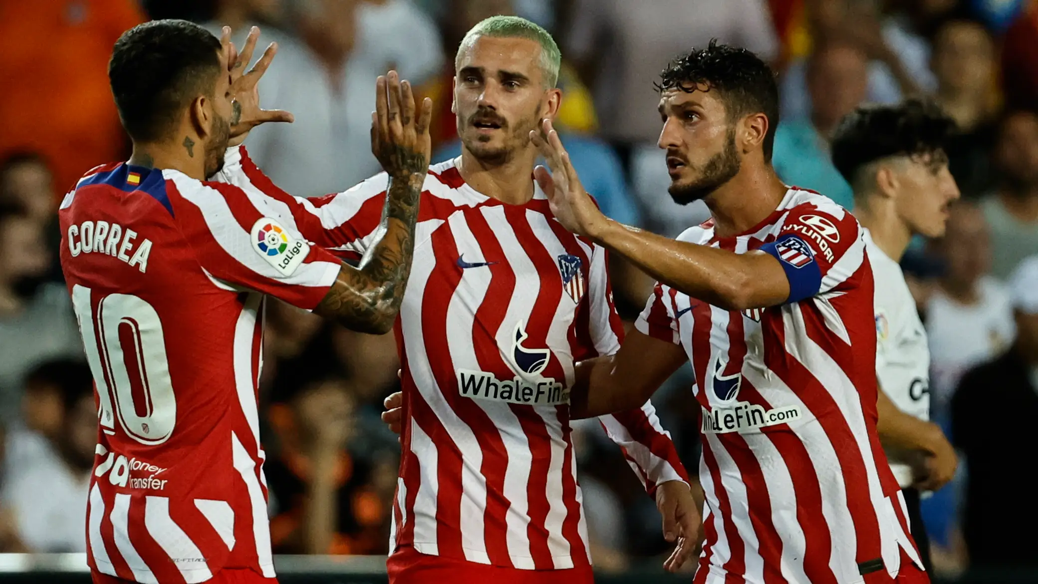 Griezmann celebra su gol frente al Valencia en Mestalla en la 3&ordf; jornada de LaLiga.