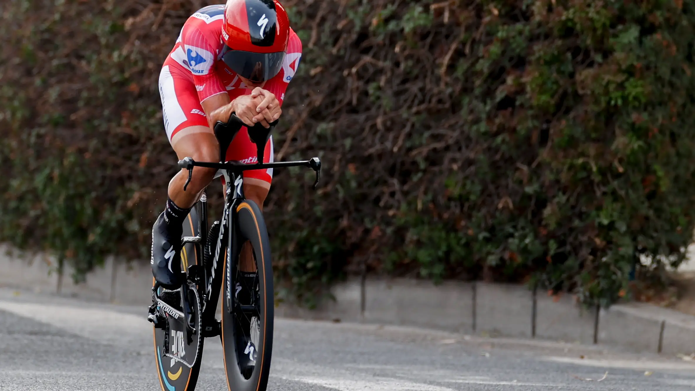 Remco Evenepoel, durante la contrarreloj individual entre Elche y Alicante de la Vuelta a España. Remco Evenepoel, durante la contrarreloj individual entre Elche y Alicante de la Vuelta a España.