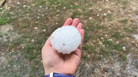 Muere una niña de 20 meses al golpearla un granizo Muere una niña de 20 meses al golpearla un granizo
