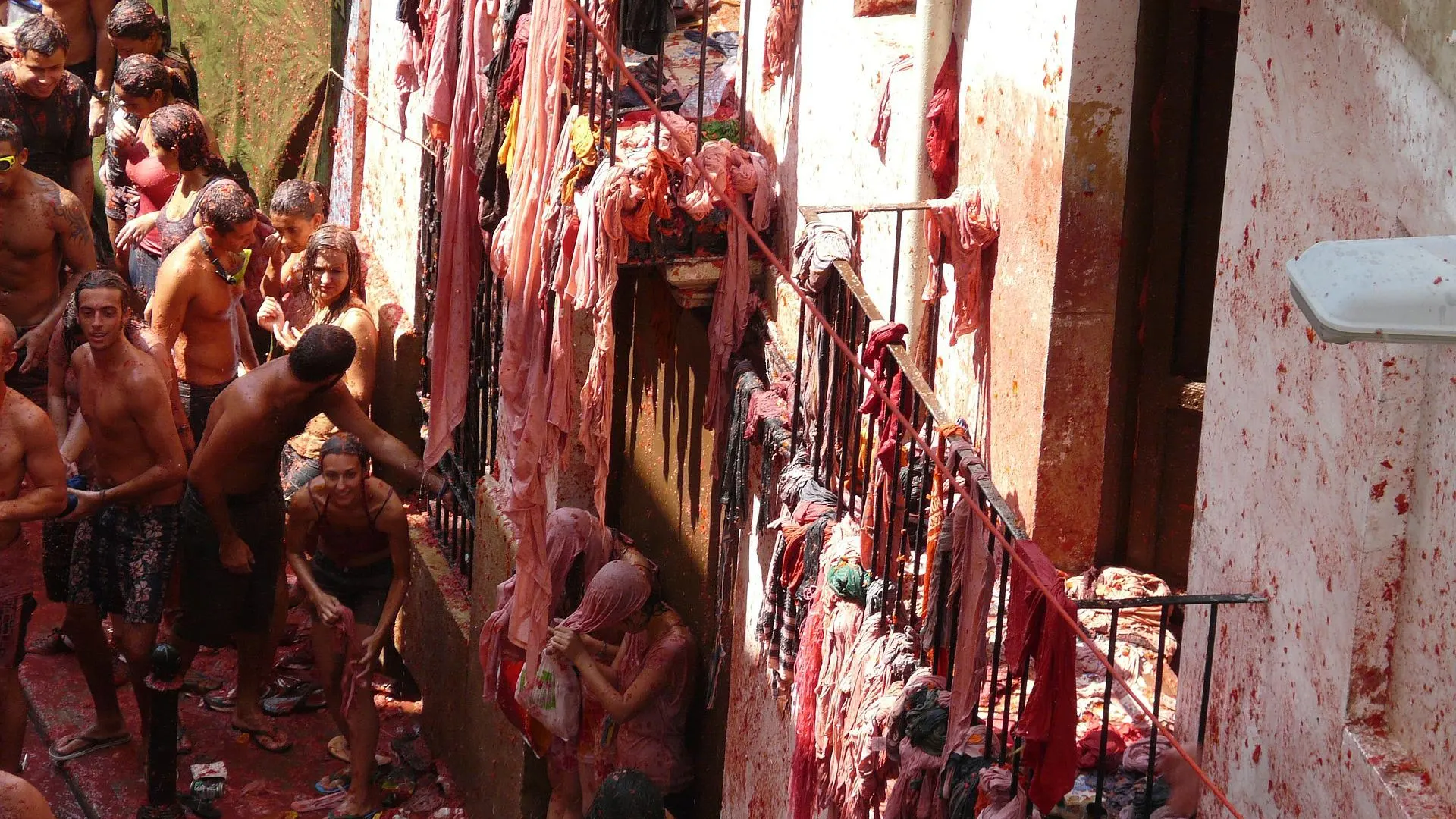 Las calles de Buñol vuelven a teñirse de rojo Las calles de Buñol vuelven a teñirse de rojo