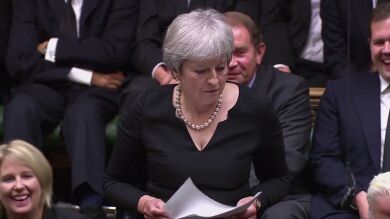 La divertida anécdota de Theresa May con la reina Isabel II sobre un trozo de queso: 