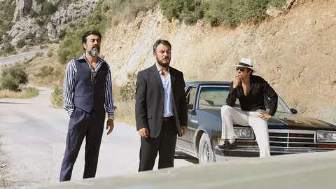 Abdülkadir y Hakan Gümüşoğlu en el capítulo 104 de 'Tierra Amarga' Abdülkadir y Hakan Gümüşoğlu en el capítulo 104 de 'Tierra Amarga'