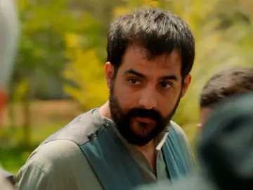 El pequeño Adnan acusa frente a toda la mansión a Cümali… ¡Y él huye! El pequeño Adnan acusa frente a toda la mansión a Cümali… ¡Y él huye!