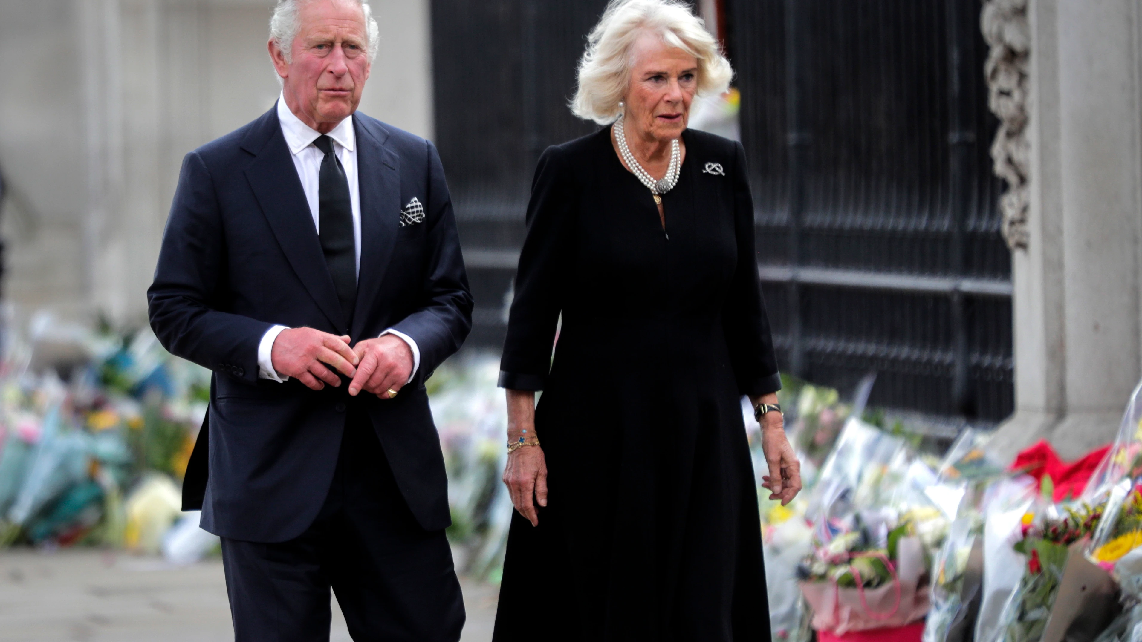 Carlos III aterriza en Londres para dar su primer discurso como rey Carlos III aterriza en Londres para dar su primer discurso como rey