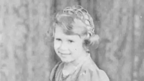Isabel II niña Isabel II niña