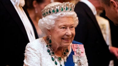100 años del nacimiento de Isabel II: su amor con Felipe, las crisis de su reinado y el color como uniforme