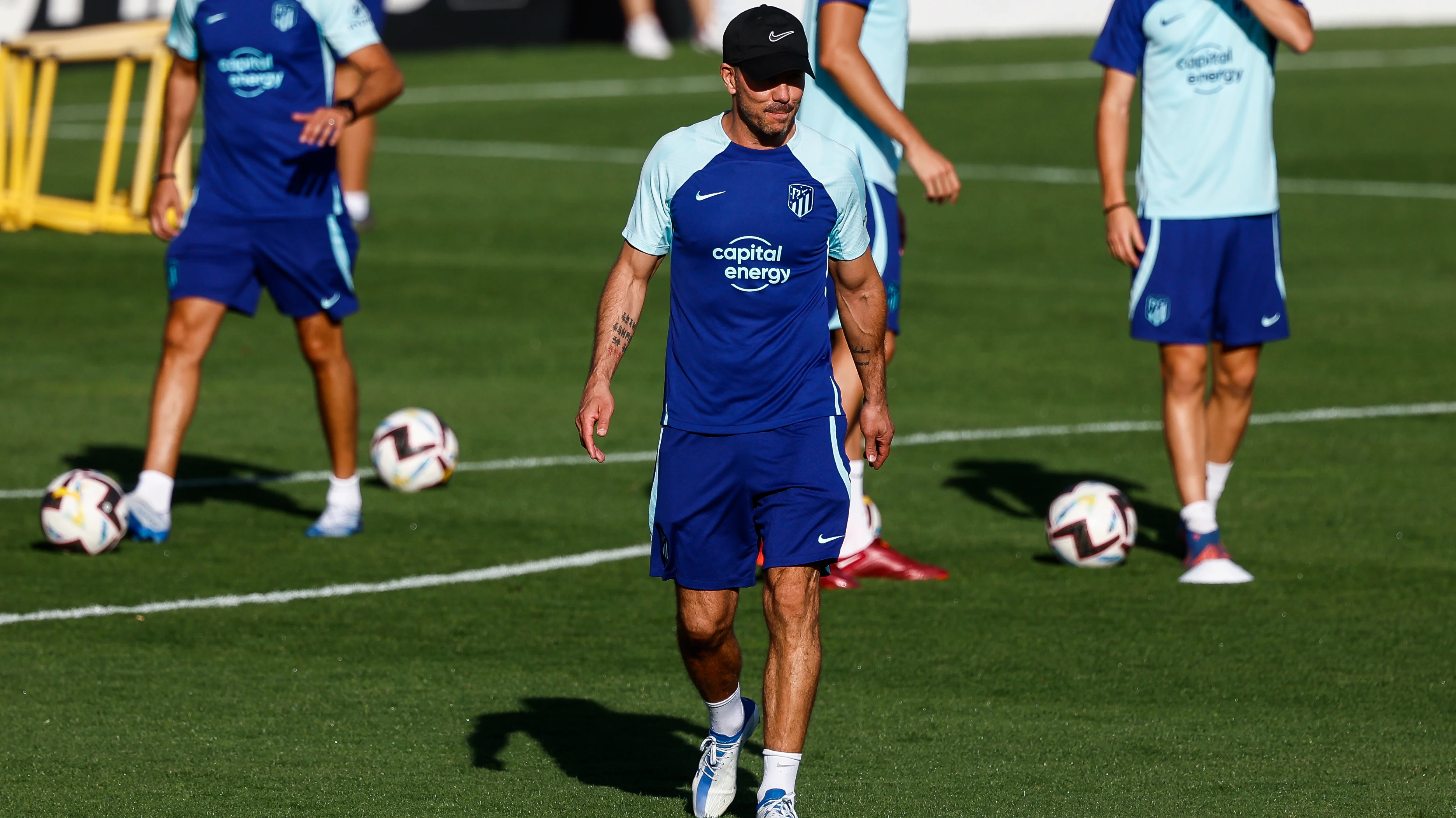 Simeone, en el entrenamiento del Atlético de Madrid Simeone, en el entrenamiento del Atlético de Madrid
